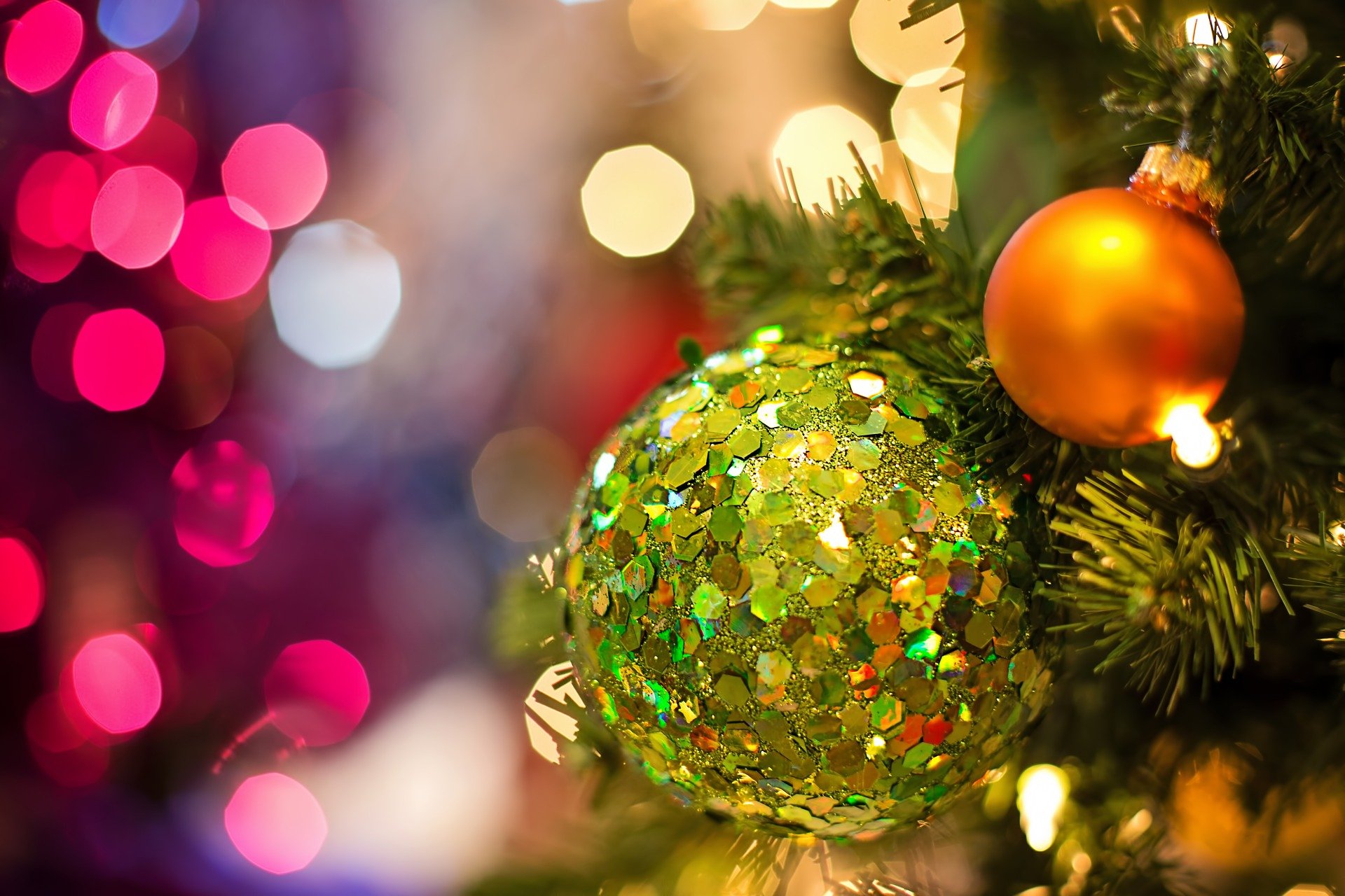 christmas-bulb-1823941_1920